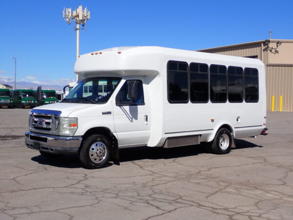 2010 ElDorado Aerotech Lift Equipped Shuttle Bus S97418 - Image 3