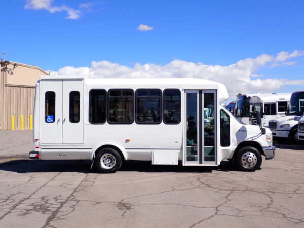2010 ElDorado Aerotech Lift Equipped Shuttle Bus S97418 - Image 4