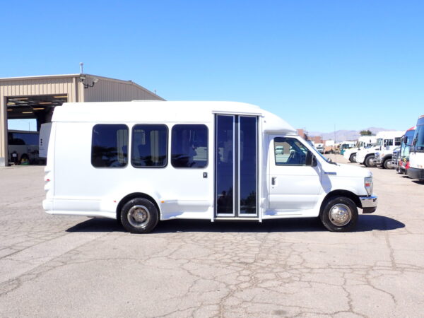 2014 Turtle Top Van Terra Shuttle Bus S26824 - Image 4