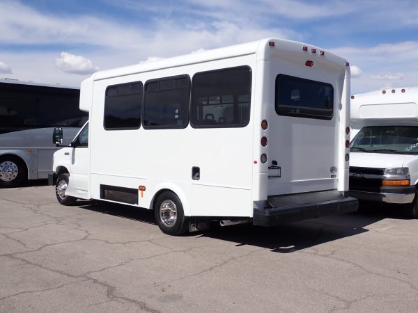 2014 Glaval Universal Lift Equipped Shuttle Bus S10288 - Image 5