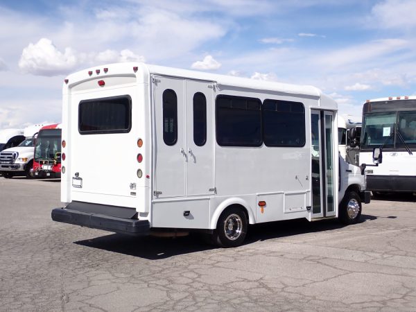2014 Glaval Universal Lift Equipped Shuttle Bus S10288 - Image 7