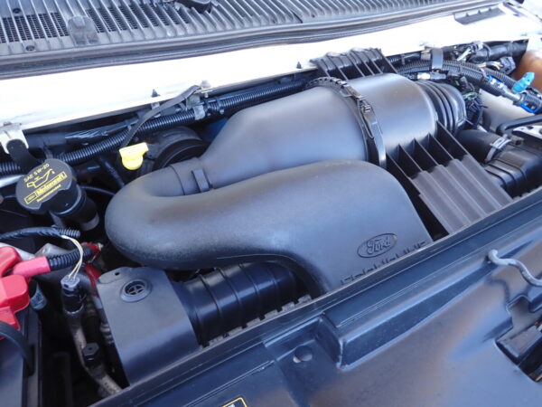 2014 Glaval Universal Lift Equipped Shuttle Bus S10297 - Image 12