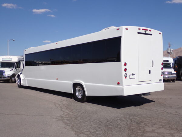 2016 Tiffany Executive Freightliner SJ7497 - Image 5