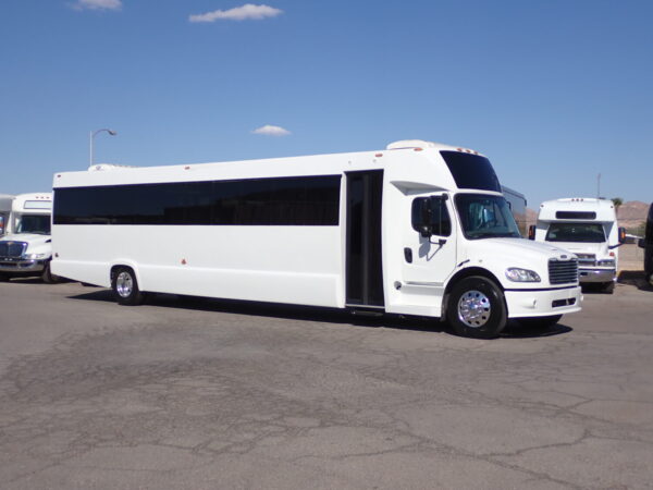 2016 Tiffany Executive Freightliner SJ7497
