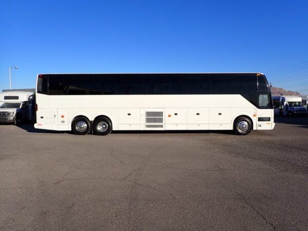 2013 Prevost H3-45 Luxury Highway Coach C12215 - Image 4