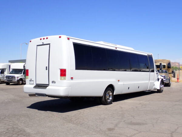 2006 International Krystal Shuttle Bus S04404 - Image 7