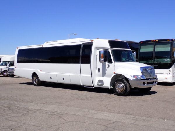 2006 International Krystal Shuttle Bus S04404