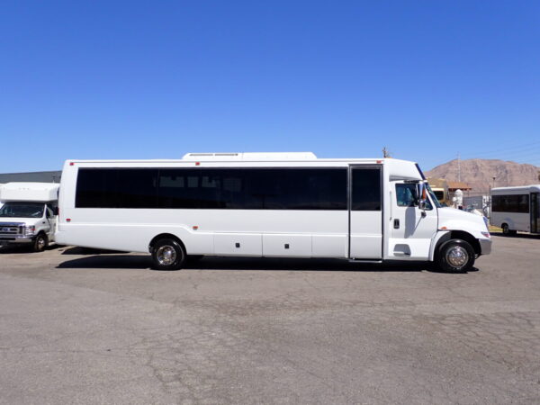 2006 International Krystal Shuttle Bus S04404 - Image 4