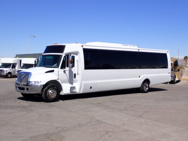 2006 International Krystal Shuttle Bus S04404 - Image 3
