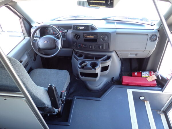 2013 Starcraft Allstar Lift Equipped Shuttle Bus S95297 - Image 11