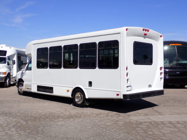 2013 Starcraft Allstar Lift Equipped Shuttle Bus S95297 - Image 5