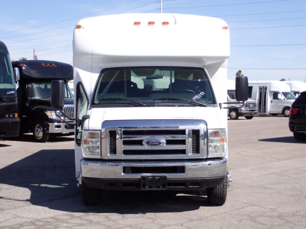 2013 Starcraft Allstar Lift Equipped Shuttle Bus S95297 - Image 2