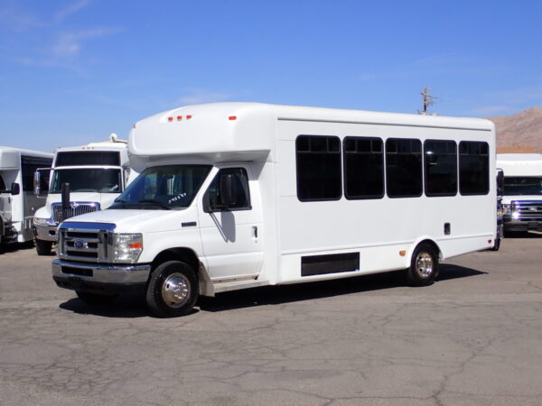 2013 Starcraft Allstar Lift Equipped Shuttle Bus S95297 - Image 3
