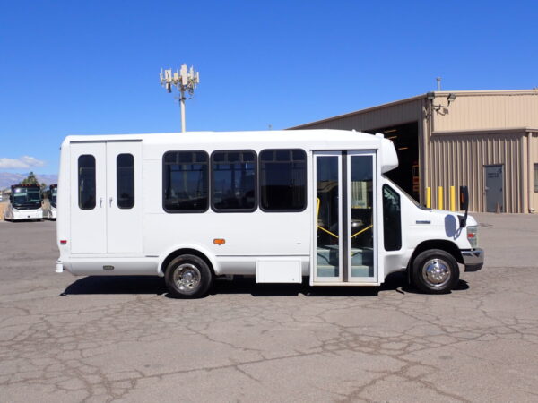 2016 ElDorado Aerotech Lift Equipped Shuttle Bus S15271 - Image 4