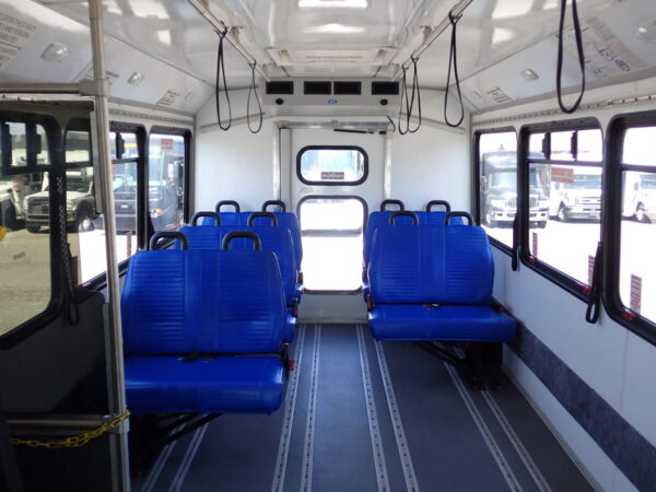2015 Glaval Lift Equipped Shuttle S12702A - Image 9