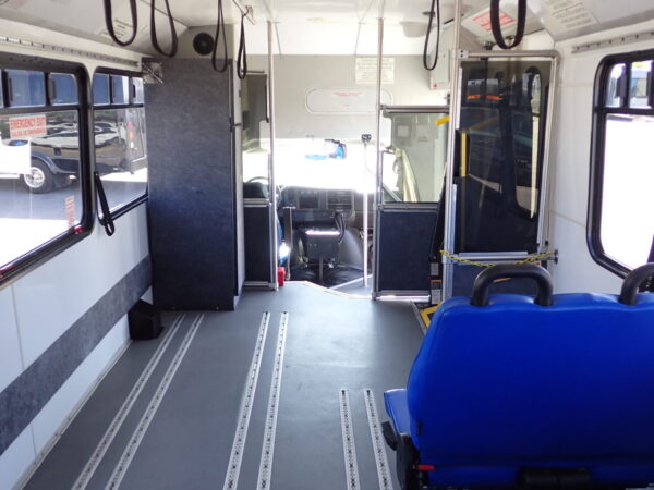 2015 Glaval Lift Equipped Shuttle S12702A - Image 10