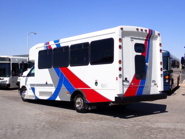 2015 Glaval Lift Equipped Shuttle S12702A - Image 5