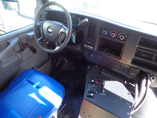 2015 Glaval Lift Equipped Shuttle S12702A - Image 11
