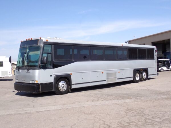 2004 MCI D4500 Lift Equipped Commuter Coach C56315 - Image 3