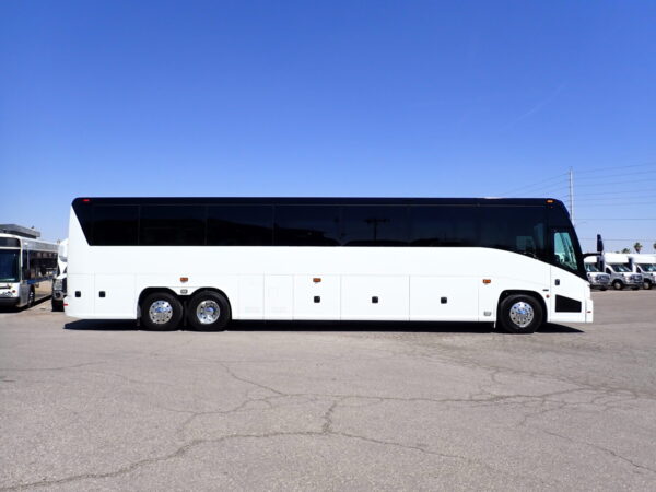 2017 MCI J4500 Highway Coach C67890 - Image 4