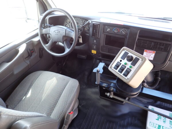 2005 Collins Bus Bantam Daycare Bus B68341 - Image 13
