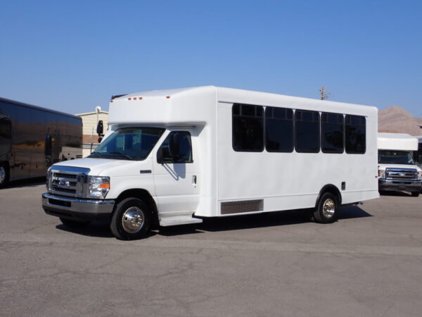 2014 ElDorado Advantage Lift Equipped Shuttle Bus S18813 - Image 3