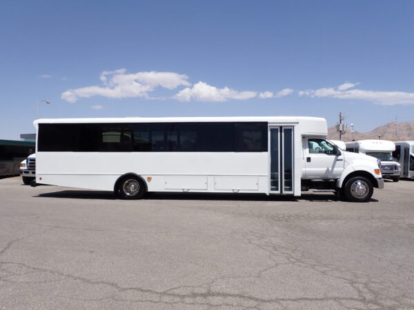 2015 Champion Defender Shuttle Bus S07142 - Image 4