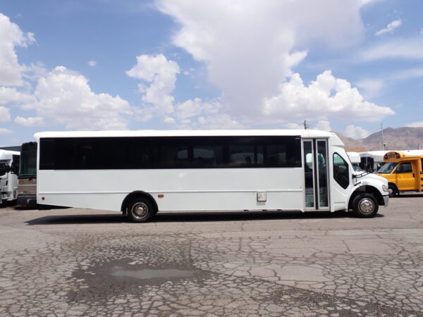 2015 Champion Defender Shuttle Bus SM5348 - Image 4