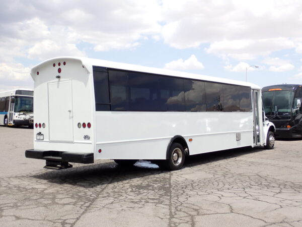 2015 Champion Defender Shuttle Bus SM5348 - Image 7