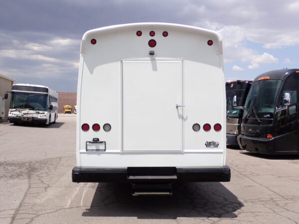 2015 Champion Defender Shuttle Bus SM5348 - Image 6