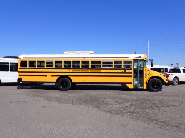 2005 Blue Bird Vision School Bus B26412 - Image 4