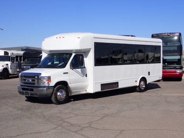 2014 Starcraft Allstar Lift Equipped Shuttle Bus S88873 - Image 3