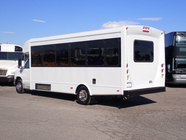 2014 Starcraft Allstar Lift Equipped Shuttle Bus S88873 - Image 5