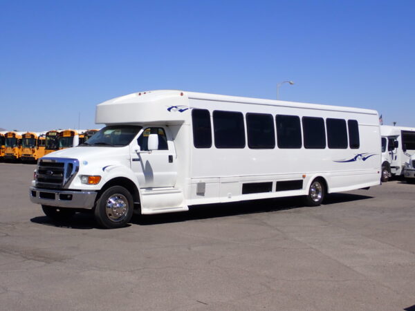 2015 Starcraft XLT Shuttle Bus S11271 - Image 3