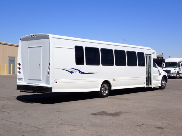 2015 Starcraft XLT Shuttle Bus S11271 - Image 7