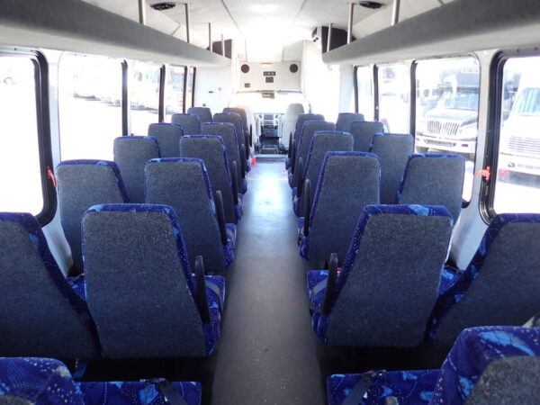 2015 Starcraft XLT Shuttle Bus S11271 - Image 10