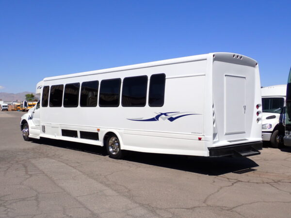 2015 Starcraft XLT Shuttle Bus S11271 - Image 5