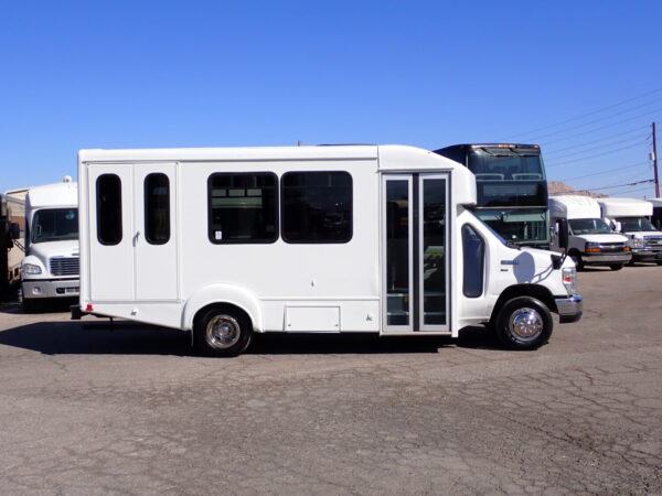 2016 Goshen Lift Equipped Shuttle Bus S29816 - Image 4