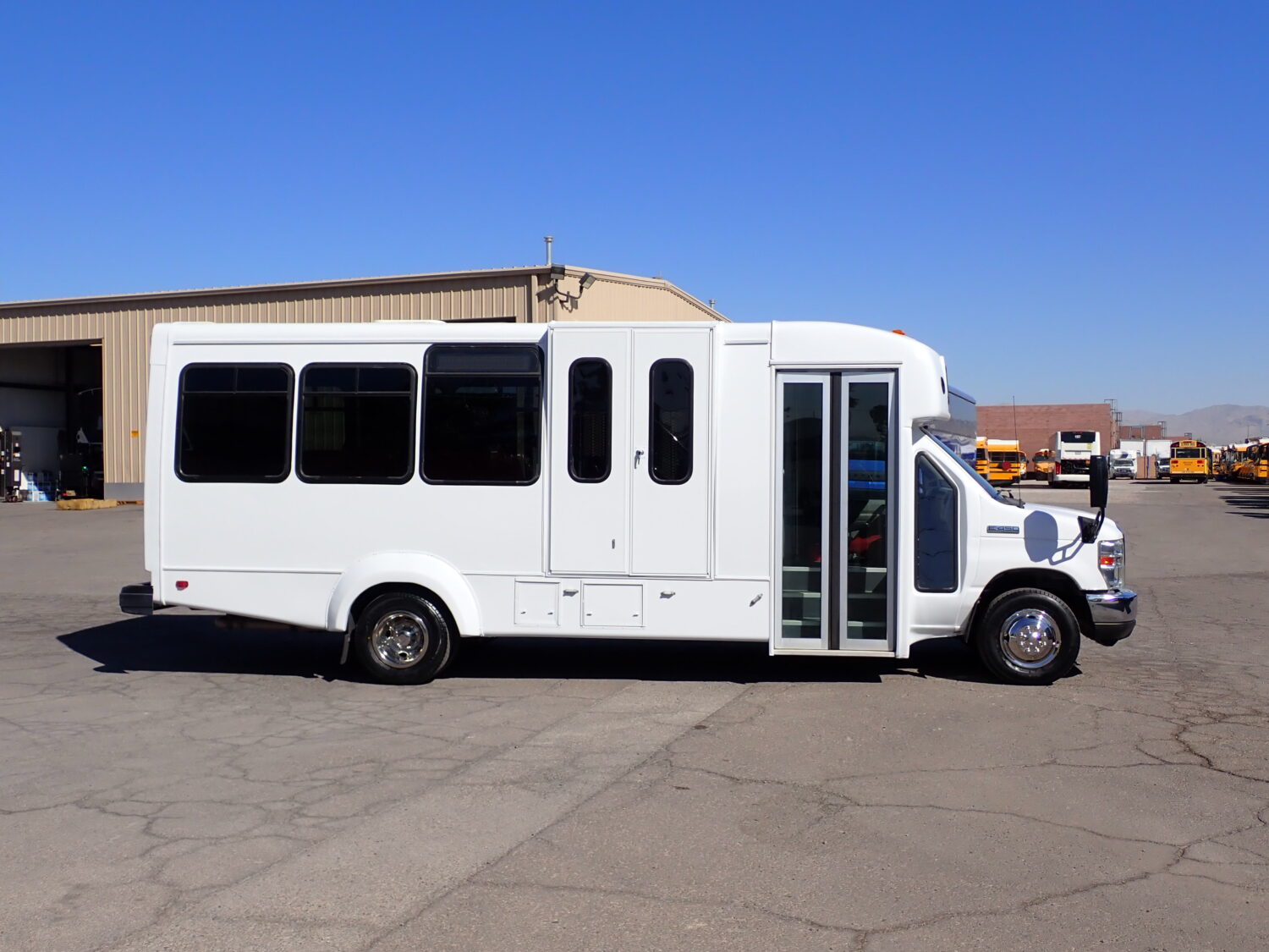 2019 Elkhart Coach ECII Lift Equipped Shuttle S32003 - Image 4