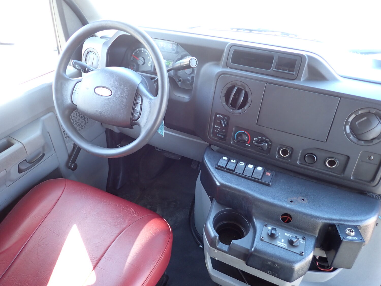 2019 Elkhart Coach ECII Lift Equipped Shuttle S32003 - Image 11