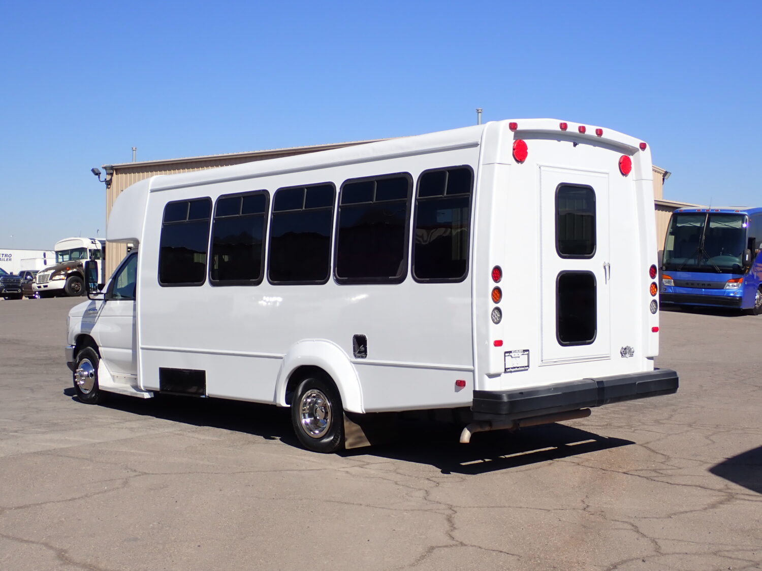 2019 Elkhart Coach ECII Lift Equipped Shuttle S32003 - Image 5