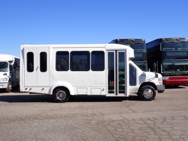 2014 Elkhart Lift Equipped Shuttle Bus S97452 - Image 4