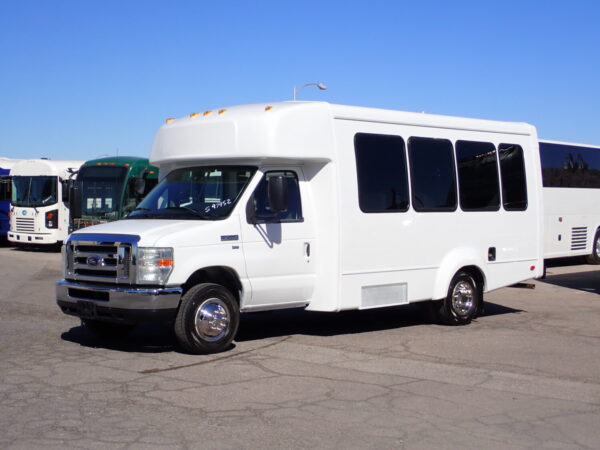 2014 Elkhart Lift Equipped Shuttle Bus S97452 - Image 3
