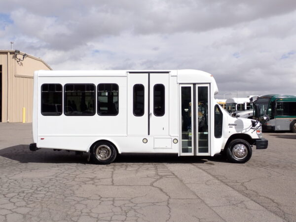 2015 Startrans Lift Equipped Shuttle Bus S23909 - Image 4