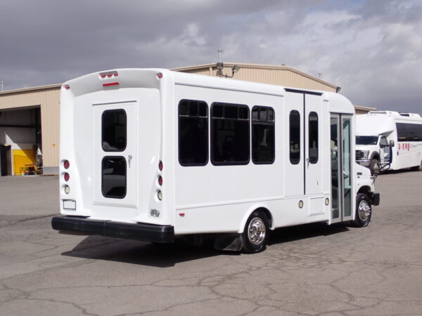 2015 Startrans Lift Equipped Shuttle Bus S23909 - Image 7