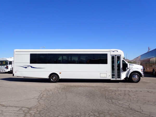 2018 Starcraft XL Shuttle Bus S02290 - Image 4