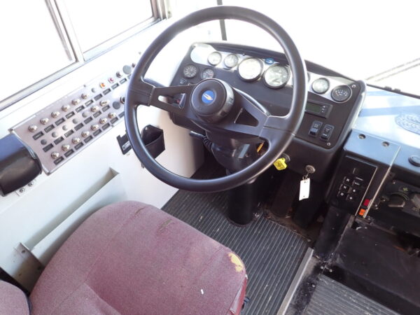 2001 Blue Bird All American School Bus B97724 - Image 11