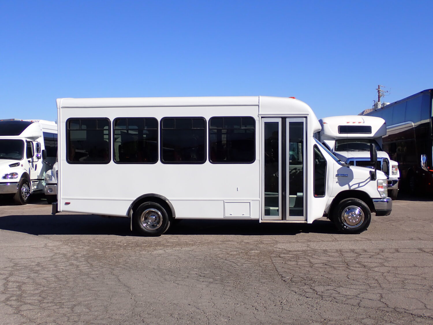 2010 Starcraft Allstar Shuttle Bus S00516 - Image 4