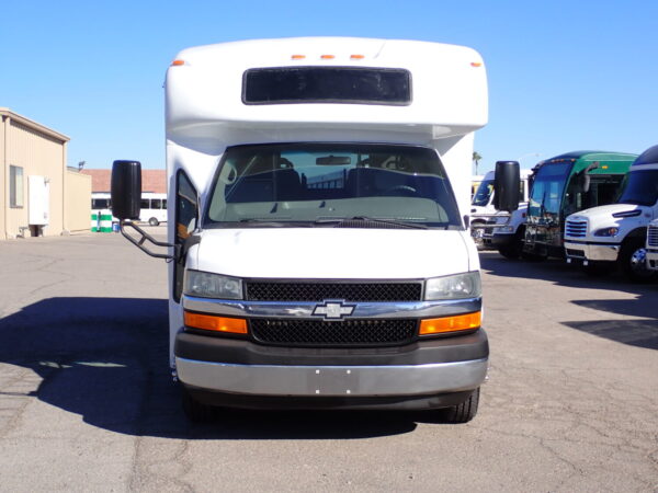 2015 Starcraft Startrans Lift Equipped Shuttle Bus S58307 - Image 2