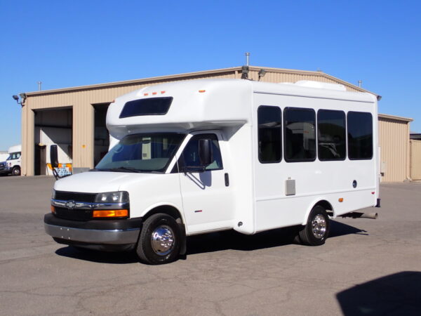 2015 Starcraft Startrans Lift Equipped Shuttle Bus S58307 - Image 3